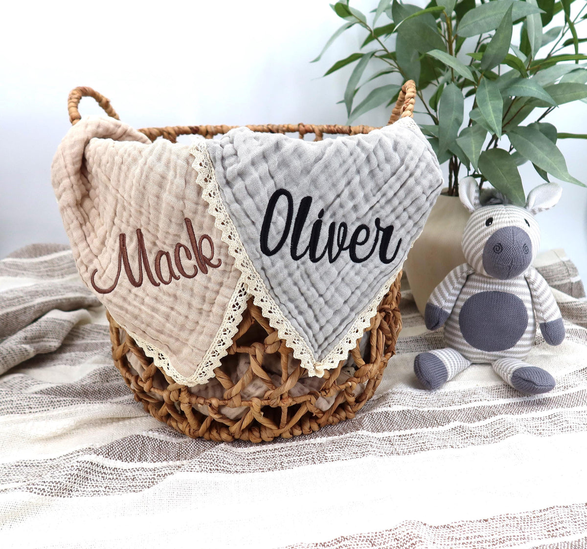 Muslin baby blanket, organic blanket, Personalized baby swaddle blanket, embroidered name newborn gift, baby shower gift